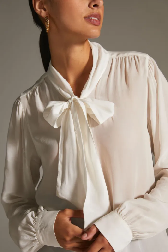 Lightweight Shirt with Ribbon Collar