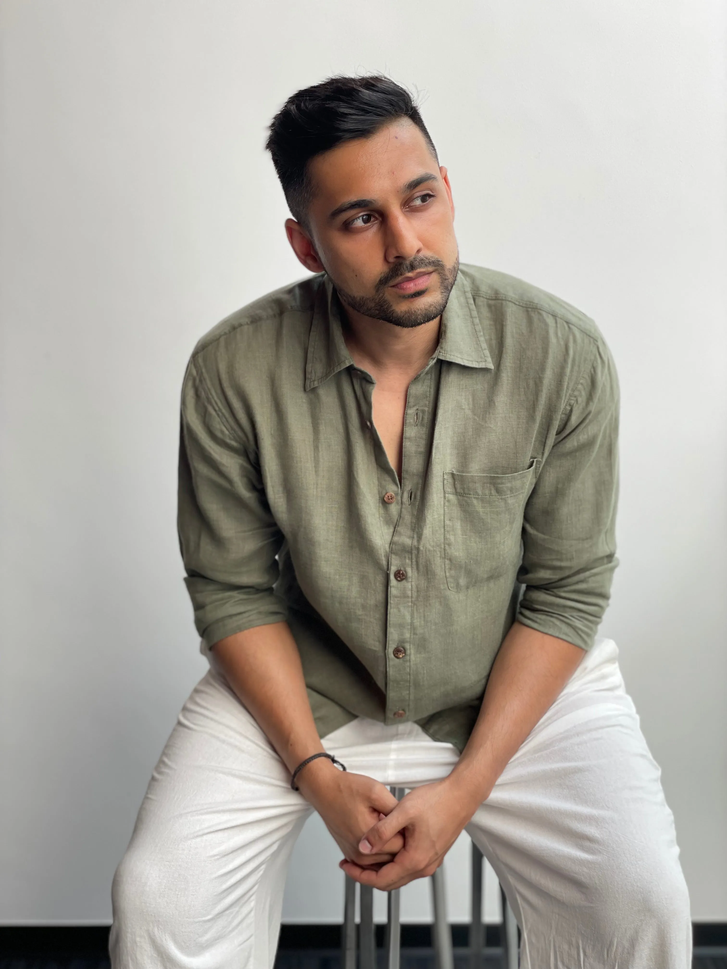 RELAXED ARMY GREEN LINEN SHIRT