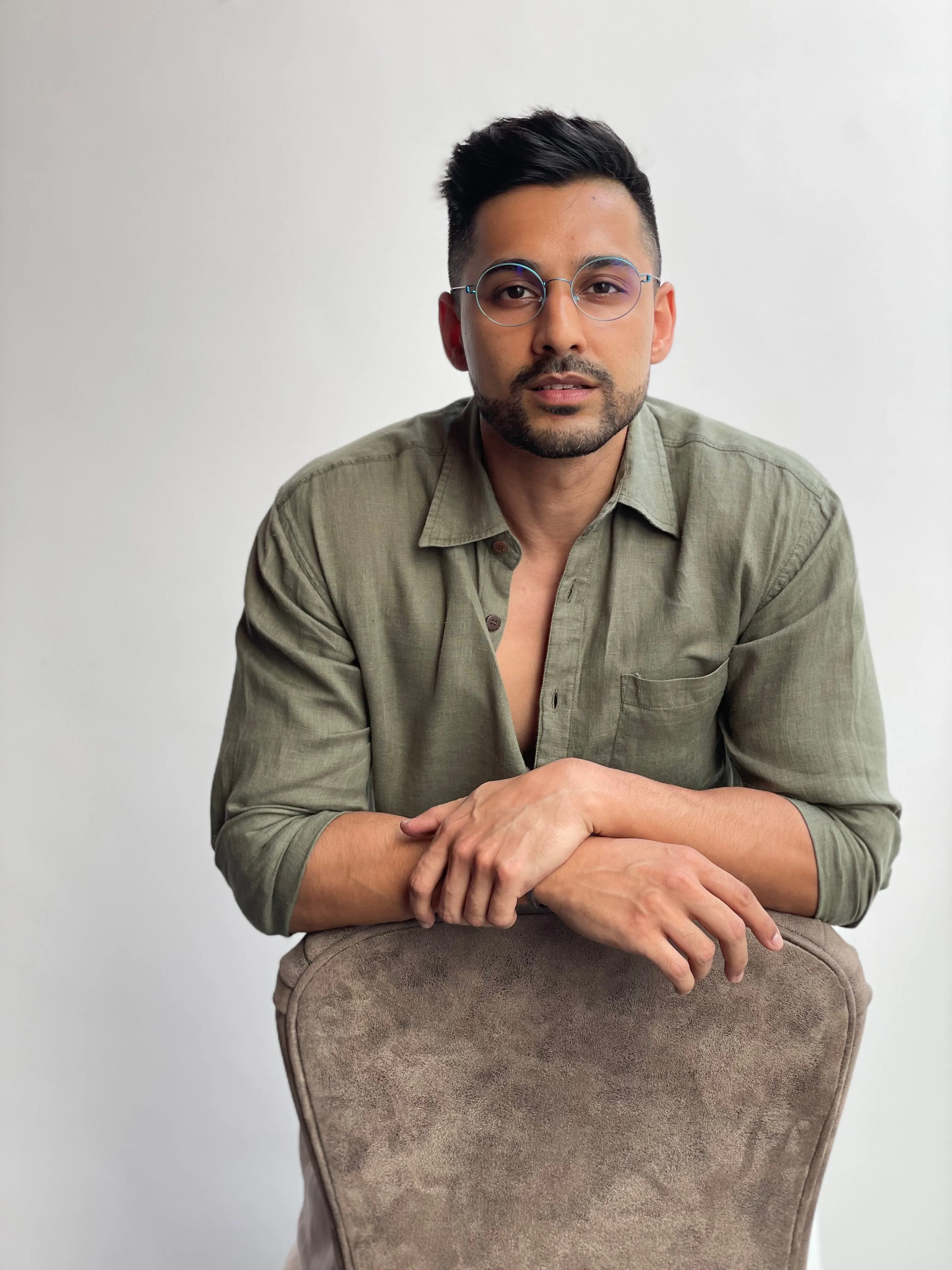 RELAXED ARMY GREEN LINEN SHIRT