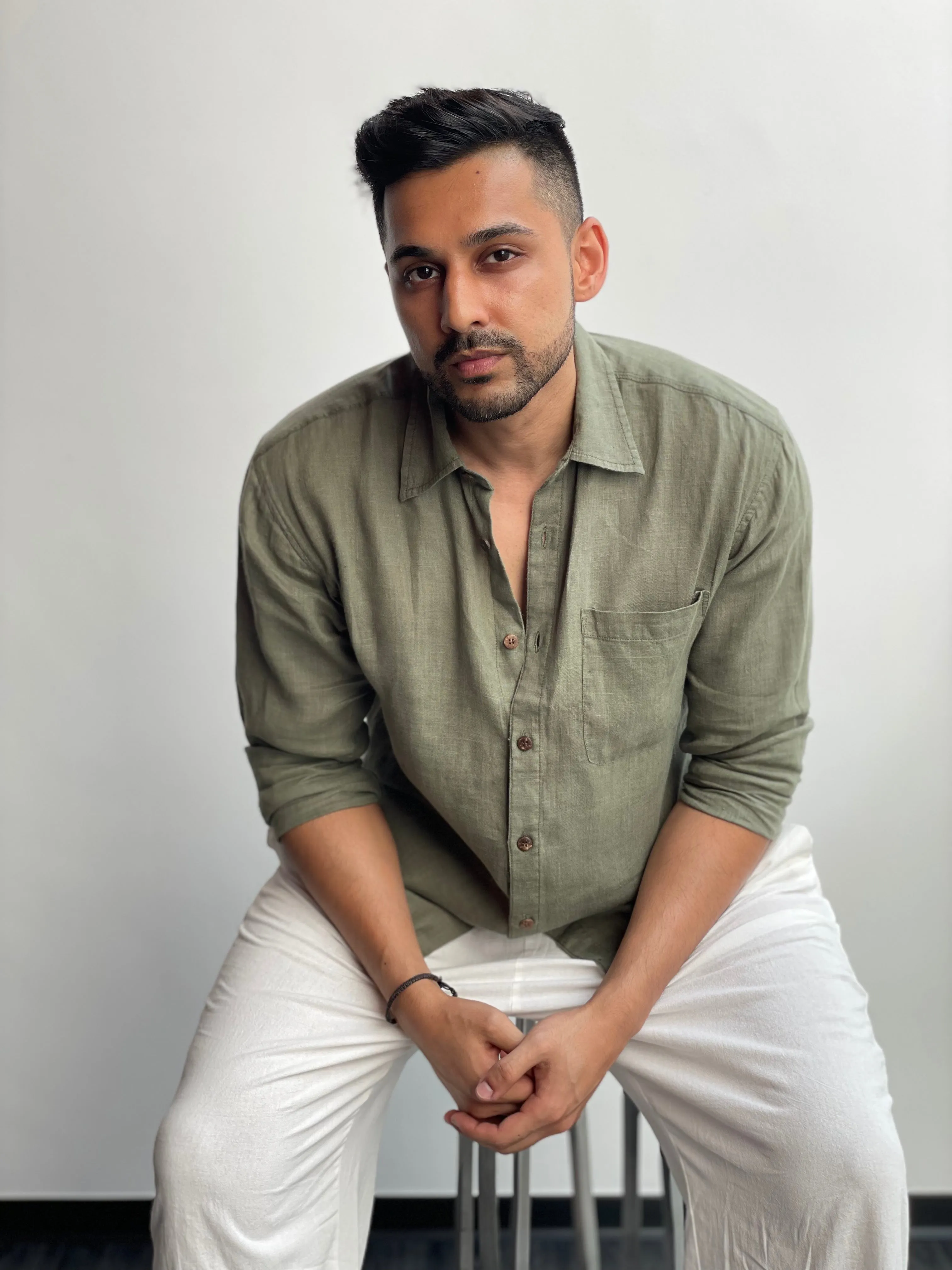 RELAXED ARMY GREEN LINEN SHIRT