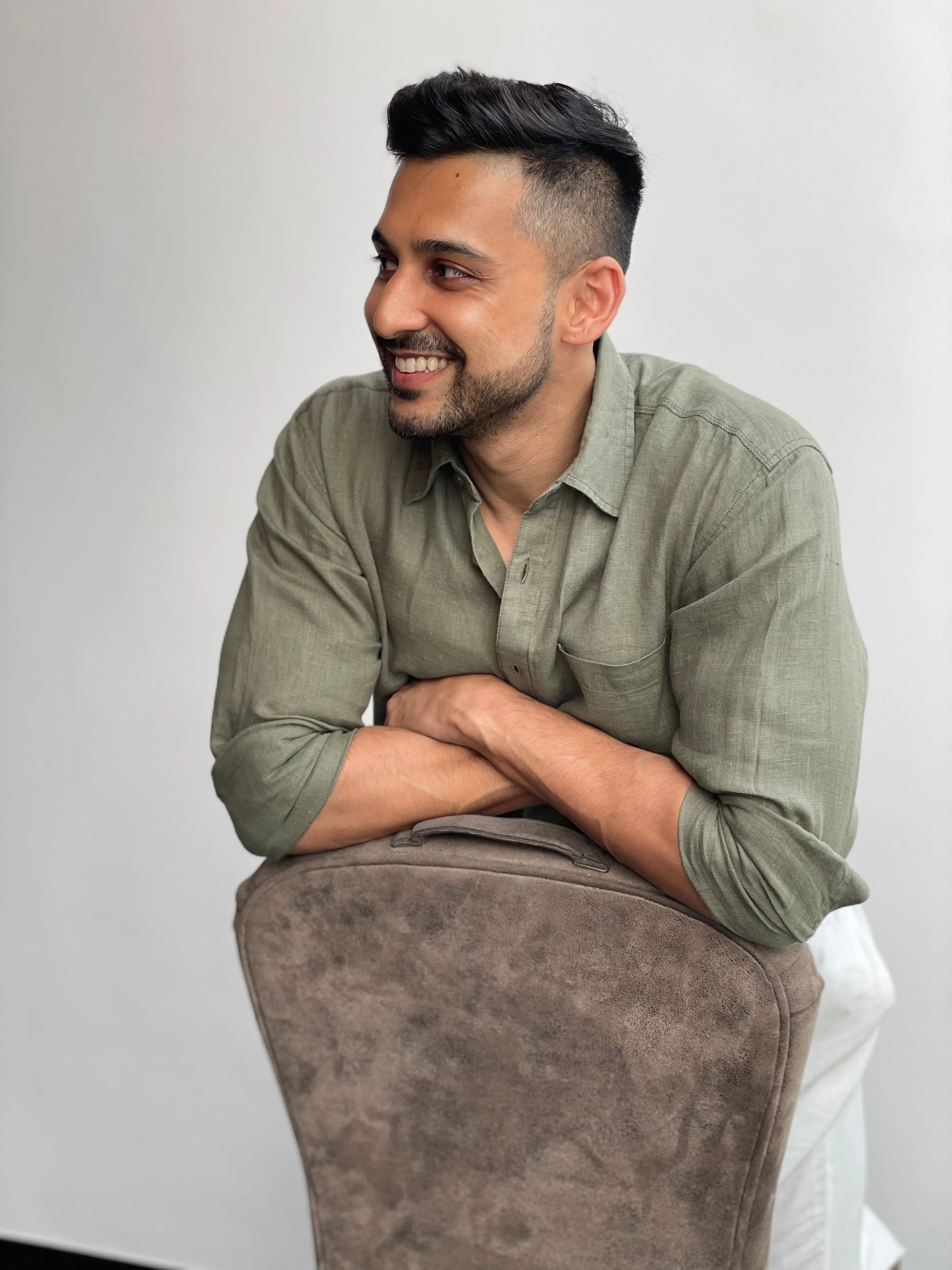 RELAXED ARMY GREEN LINEN SHIRT